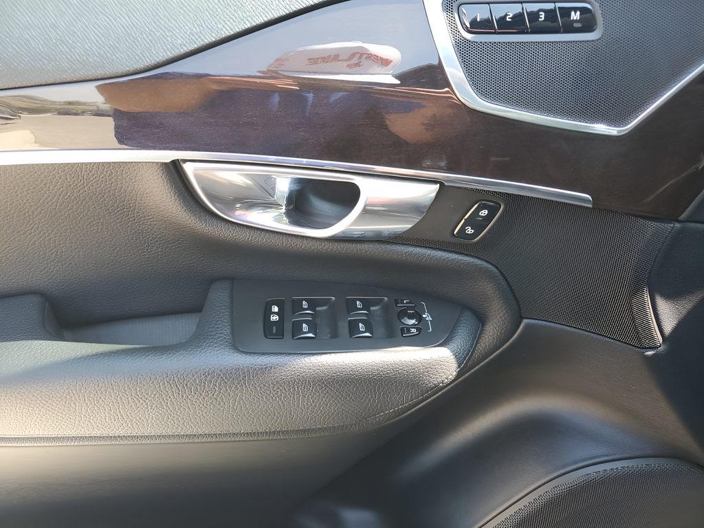 2017 Volvo XC90 T5 Momentum