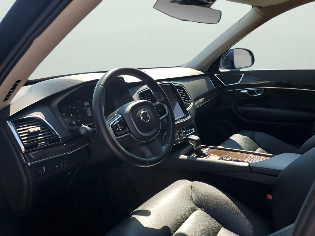 2017 Volvo XC90 T5 Momentum