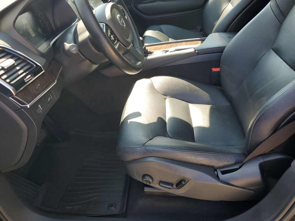 2017 Volvo XC90 T5 Momentum