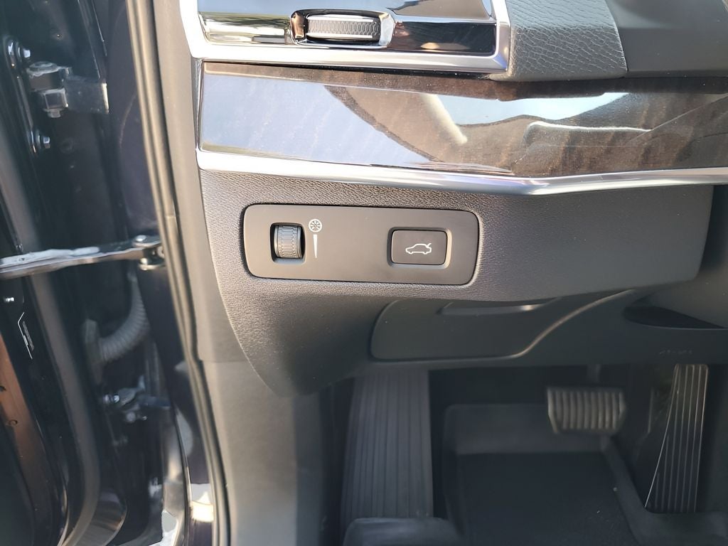 2017 Volvo XC90 T5 Momentum