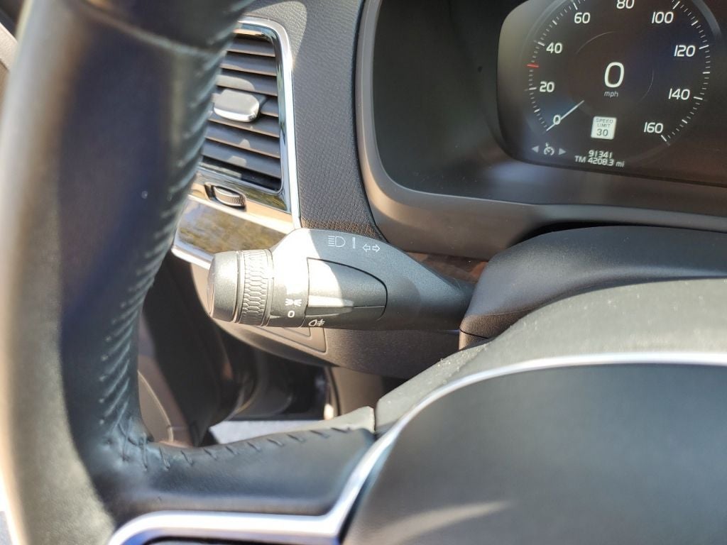 2017 Volvo XC90 T5 Momentum