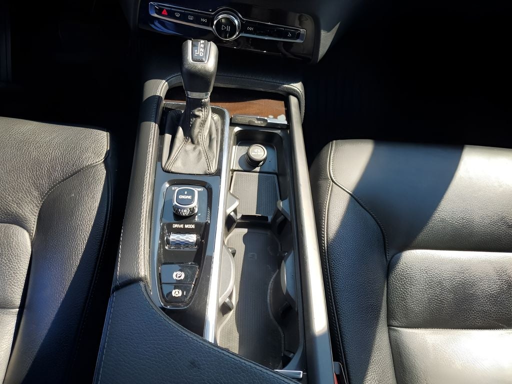 2017 Volvo XC90 T5 Momentum