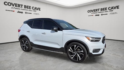 2022 Volvo XC40 R-Design