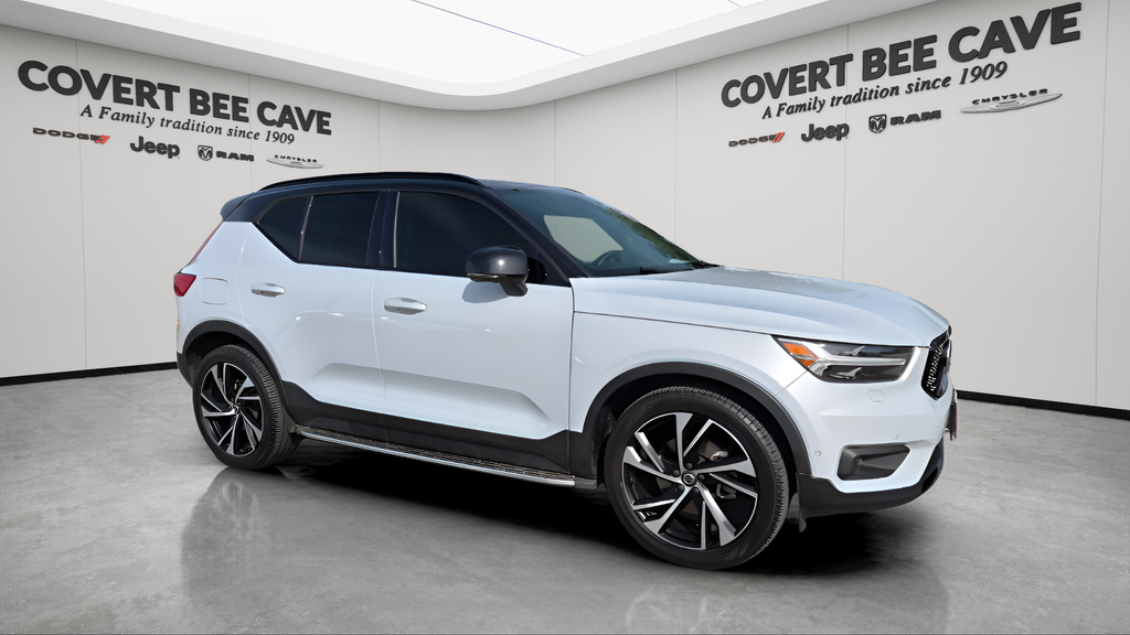 2022 Volvo XC40 R-Design