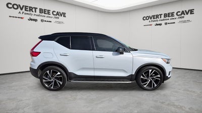 2022 Volvo XC40 R-Design