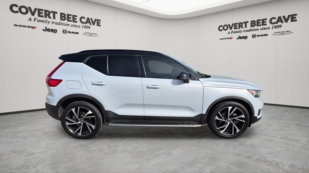 2022 Volvo XC40 R-Design