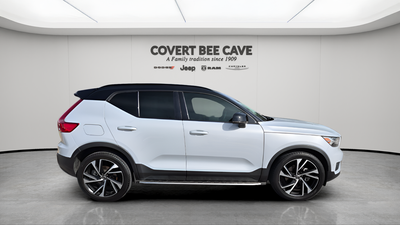 2022 Volvo XC40 R-Design