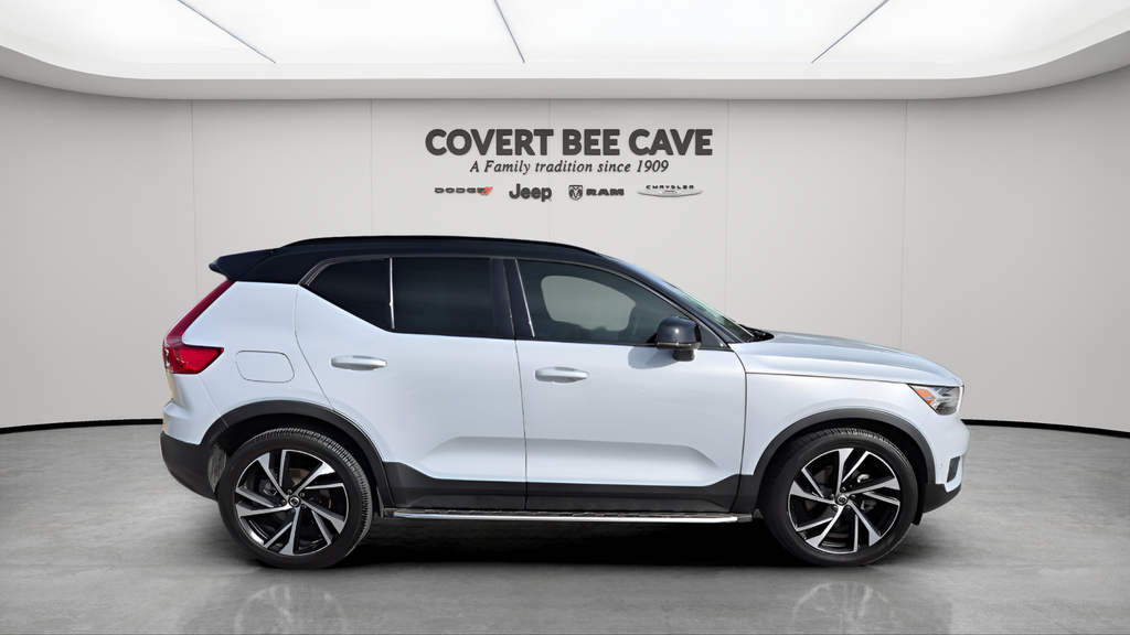 2022 Volvo XC40 R-Design