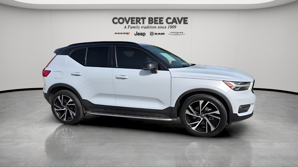 2022 Volvo XC40 R-Design