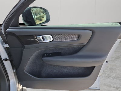 2022 Volvo XC40 R-Design