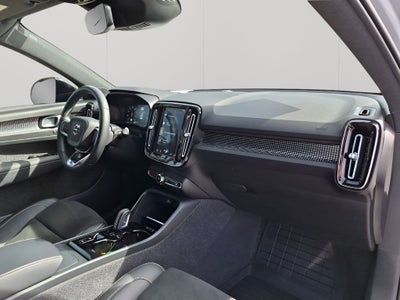 2022 Volvo XC40 R-Design