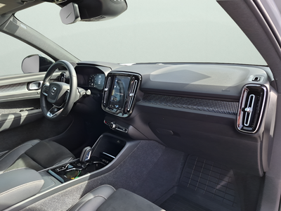 2022 Volvo XC40 R-Design