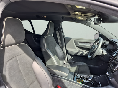 2022 Volvo XC40 R-Design