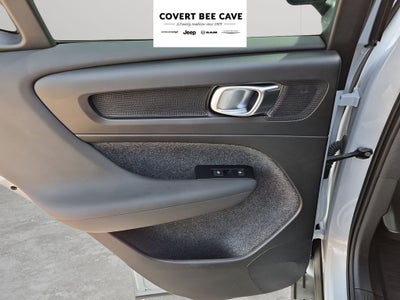 2022 Volvo XC40 R-Design