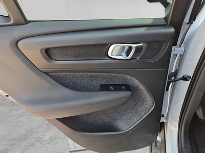 2022 Volvo XC40 R-Design