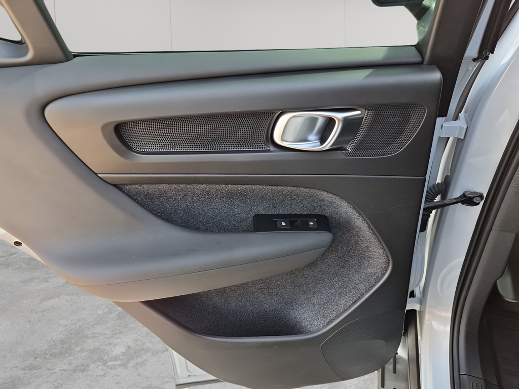 2022 Volvo XC40 R-Design