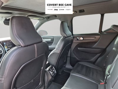 2022 Volvo XC40 R-Design