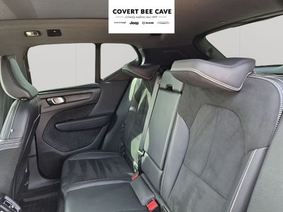 2022 Volvo XC40 R-Design
