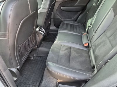 2022 Volvo XC40 R-Design