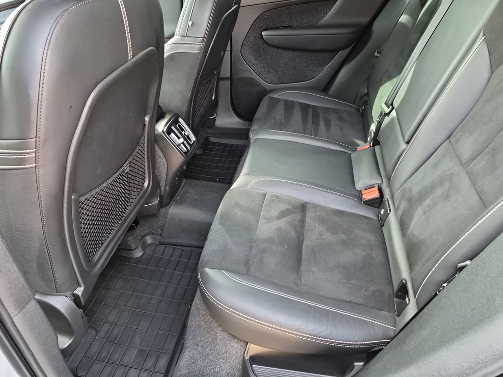 2022 Volvo XC40 R-Design