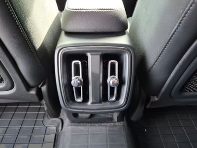 2022 Volvo XC40 R-Design