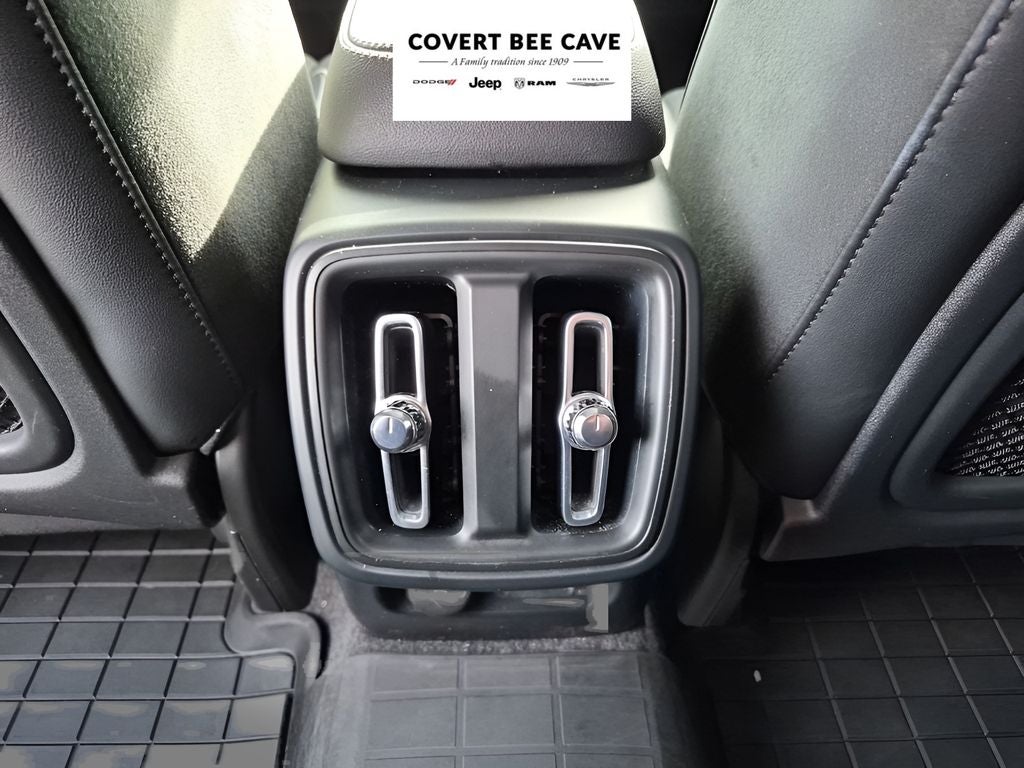 2022 Volvo XC40 R-Design