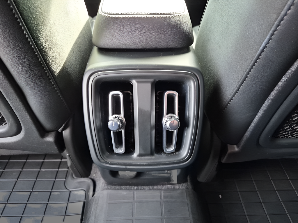 2022 Volvo XC40 R-Design