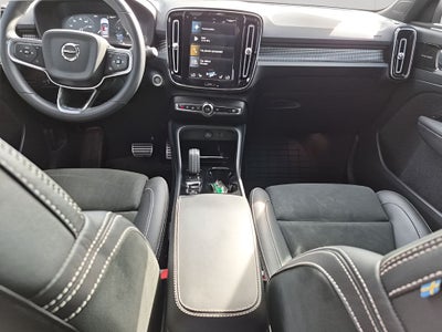 2022 Volvo XC40 R-Design