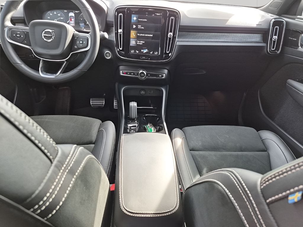 2022 Volvo XC40 R-Design