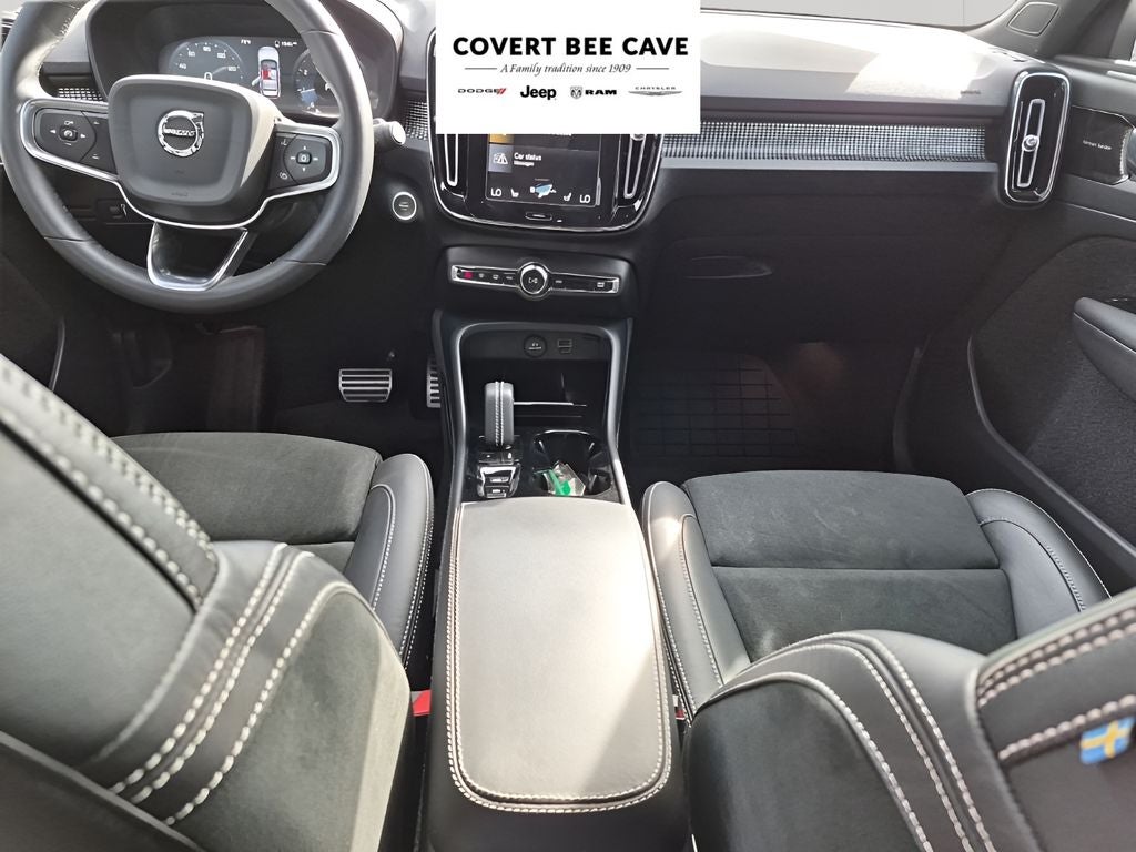 2022 Volvo XC40 R-Design