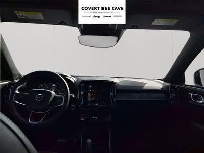 2022 Volvo XC40 R-Design