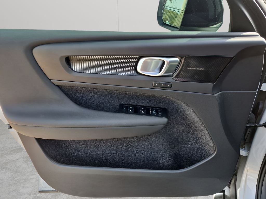 2022 Volvo XC40 R-Design