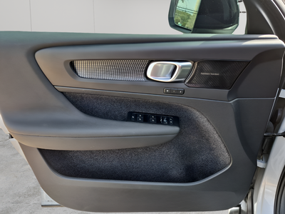 2022 Volvo XC40 R-Design