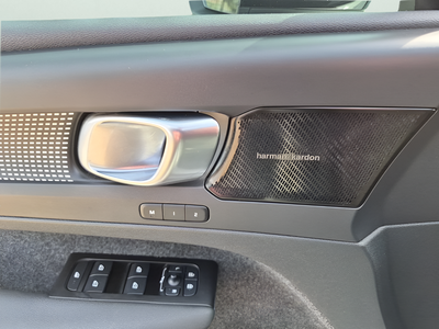 2022 Volvo XC40 R-Design