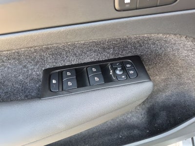 2022 Volvo XC40 R-Design