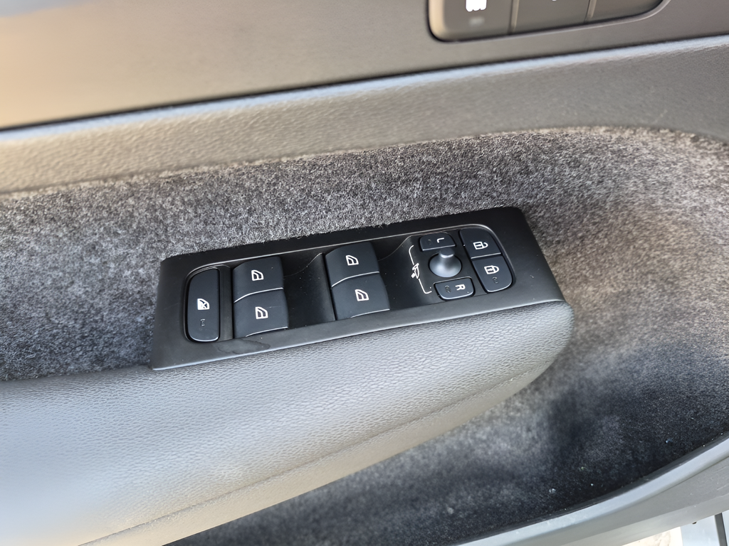 2022 Volvo XC40 R-Design