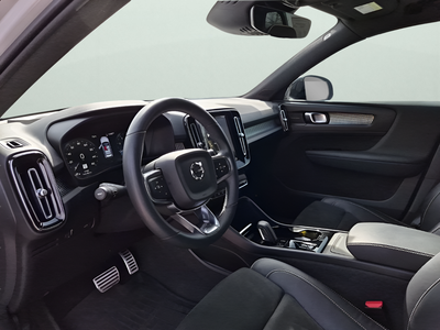 2022 Volvo XC40 R-Design