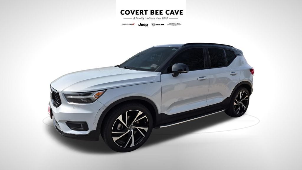 2022 Volvo XC40 R-Design