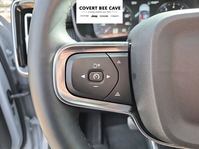 2022 Volvo XC40 R-Design