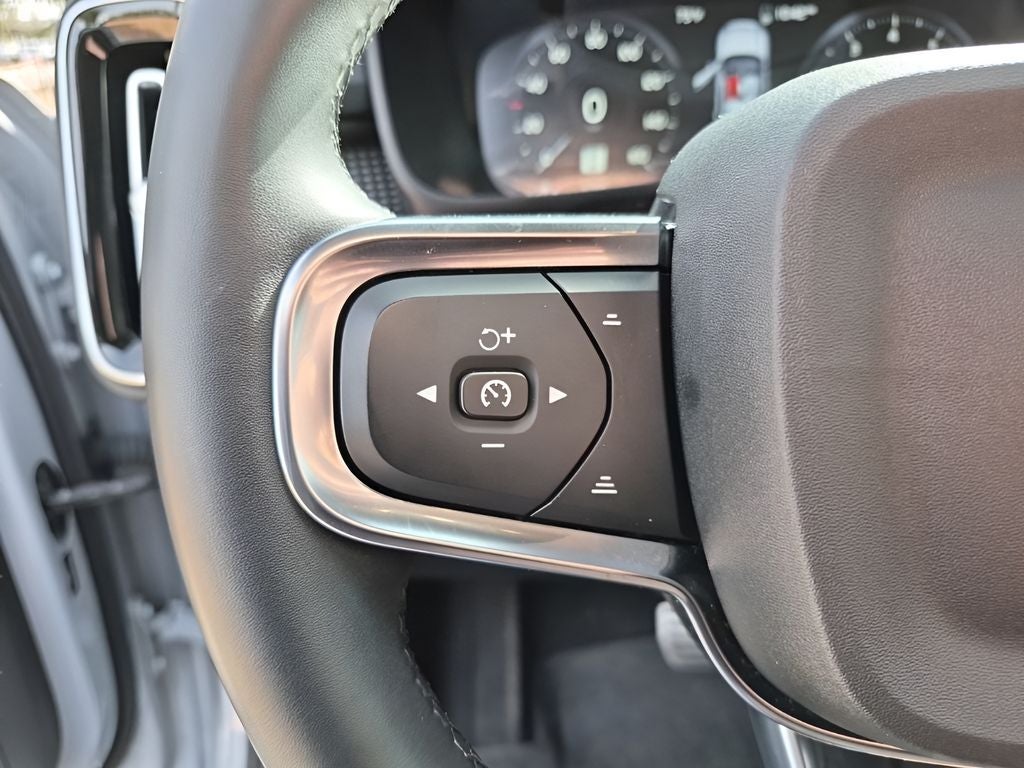 2022 Volvo XC40 R-Design