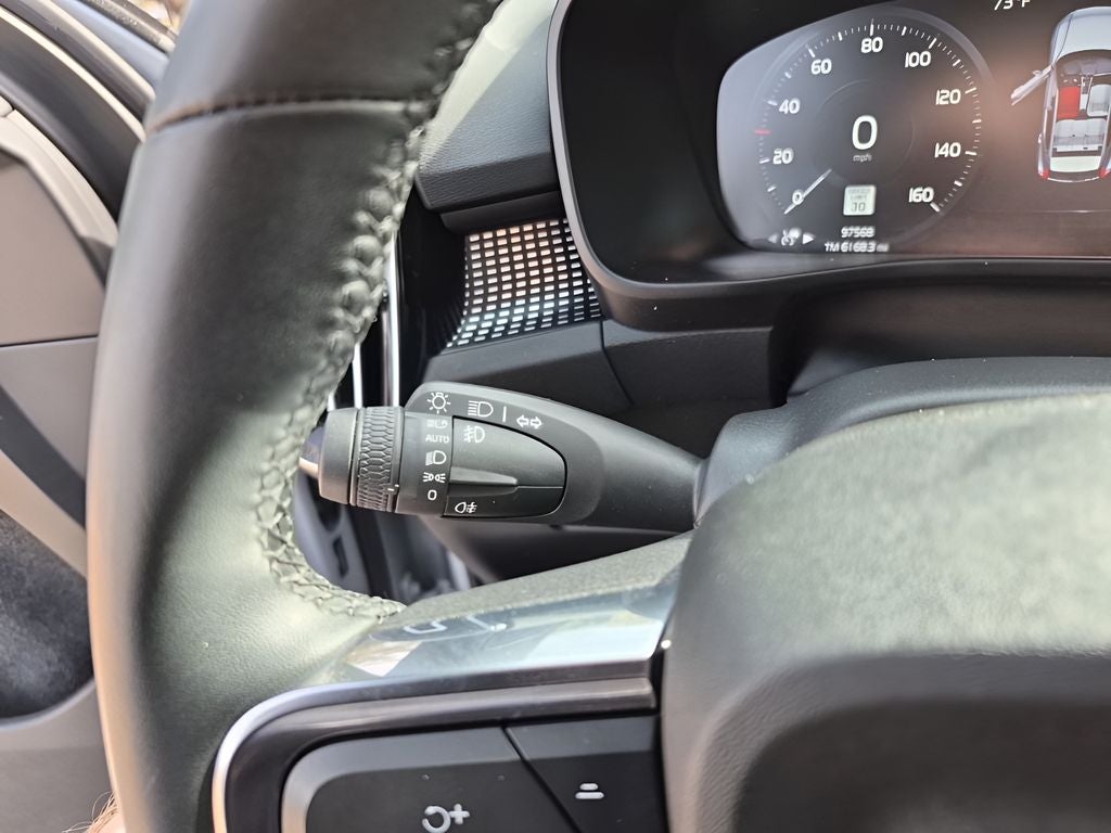 2022 Volvo XC40 R-Design