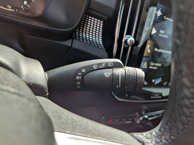 2022 Volvo XC40 R-Design