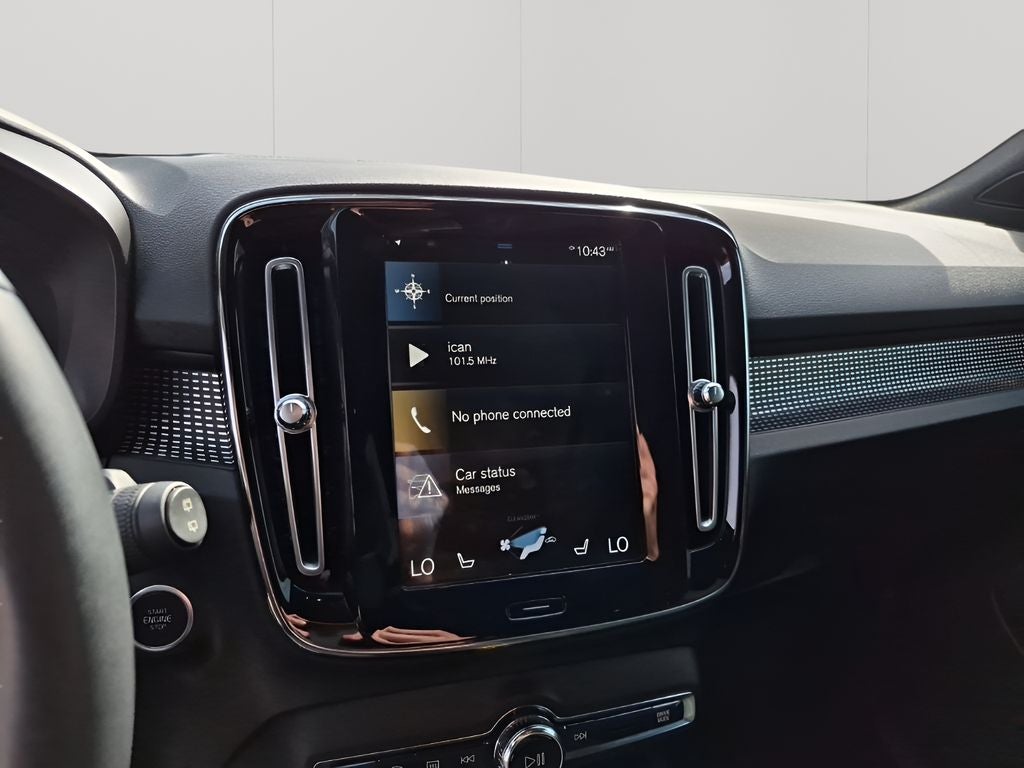 2022 Volvo XC40 R-Design