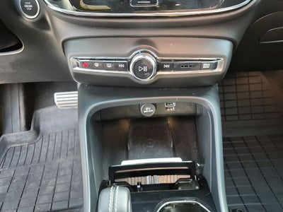 2022 Volvo XC40 R-Design