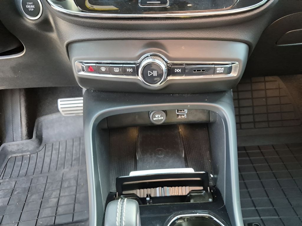 2022 Volvo XC40 R-Design