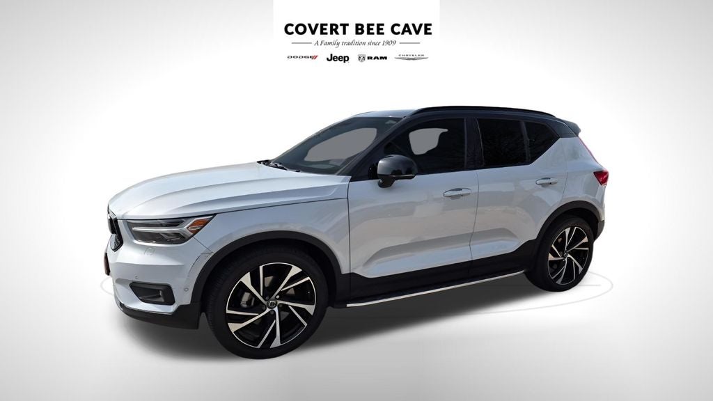 2022 Volvo XC40 R-Design