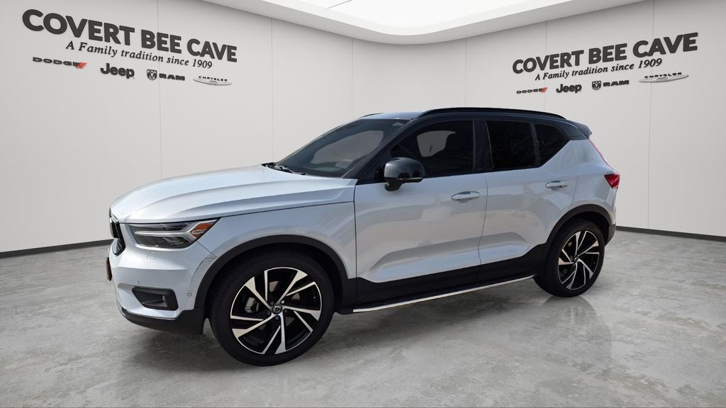 2022 Volvo XC40 R-Design