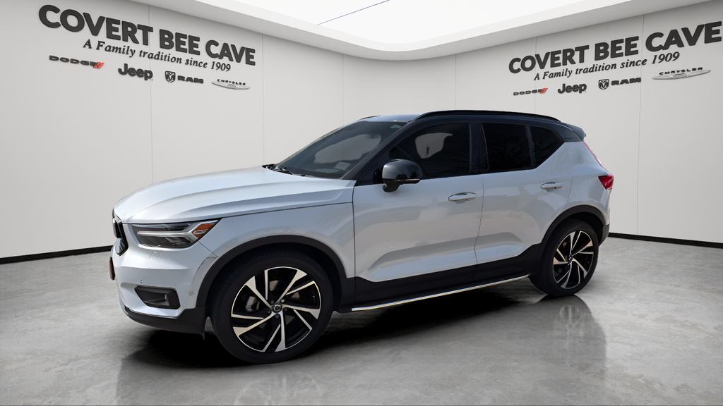2022 Volvo XC40 R-Design