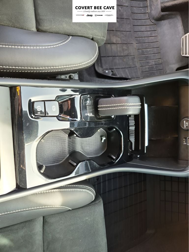 2022 Volvo XC40 R-Design