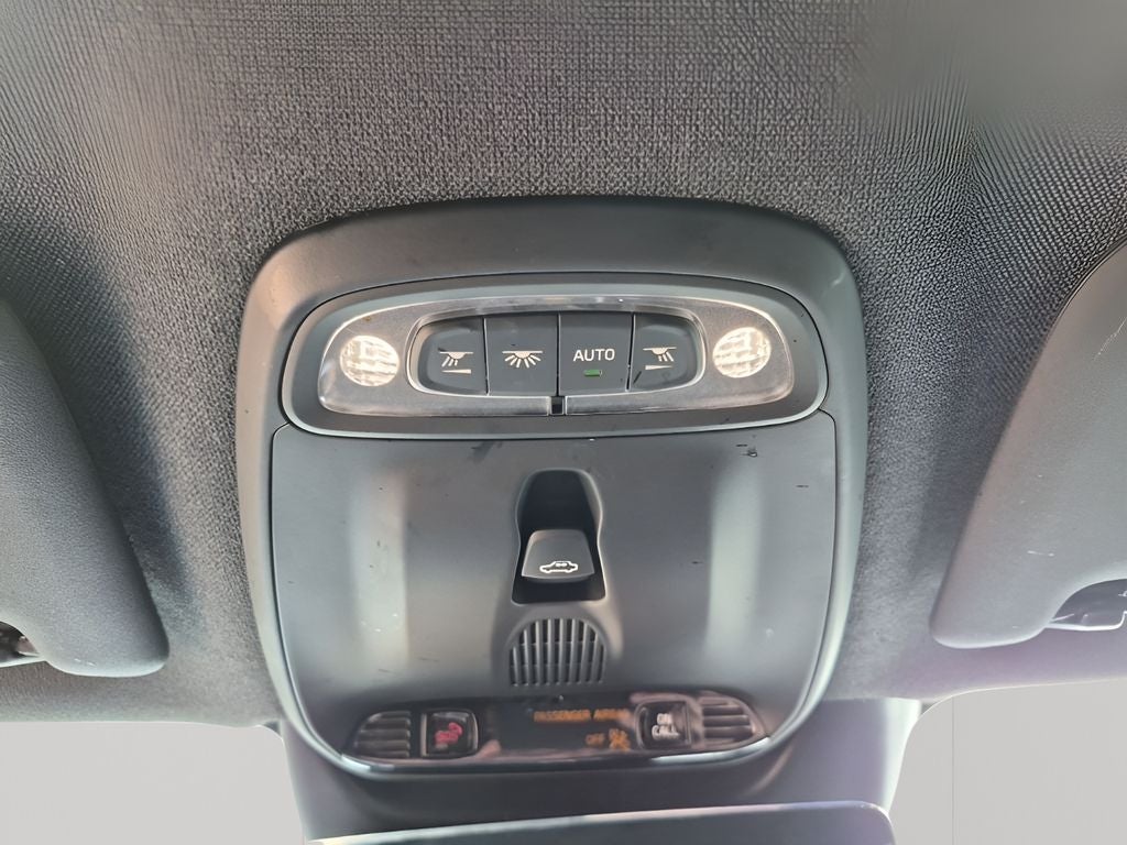 2022 Volvo XC40 R-Design